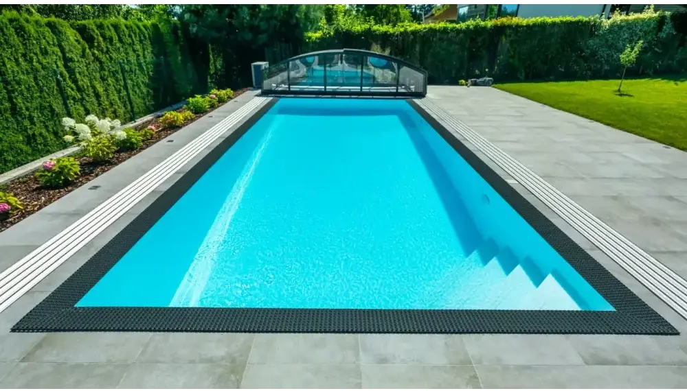 Qbig overflow poolpaket med turkost vatten och svart ram